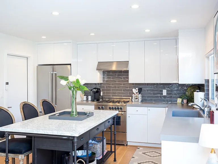 1092 Hygeia Ave — Photo 9