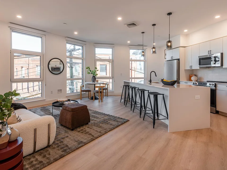 Building Photo 4