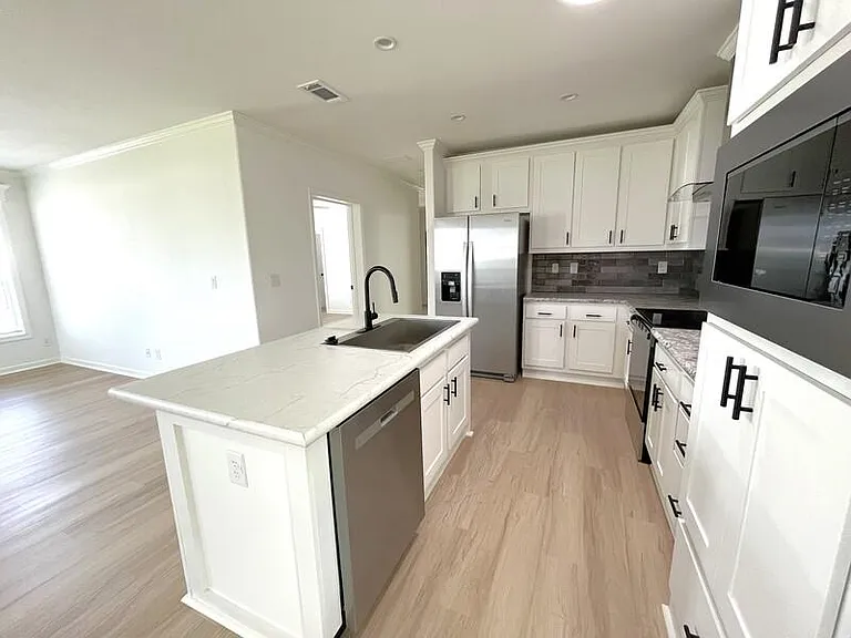 5656 Woodford St #5656E — Photo 16