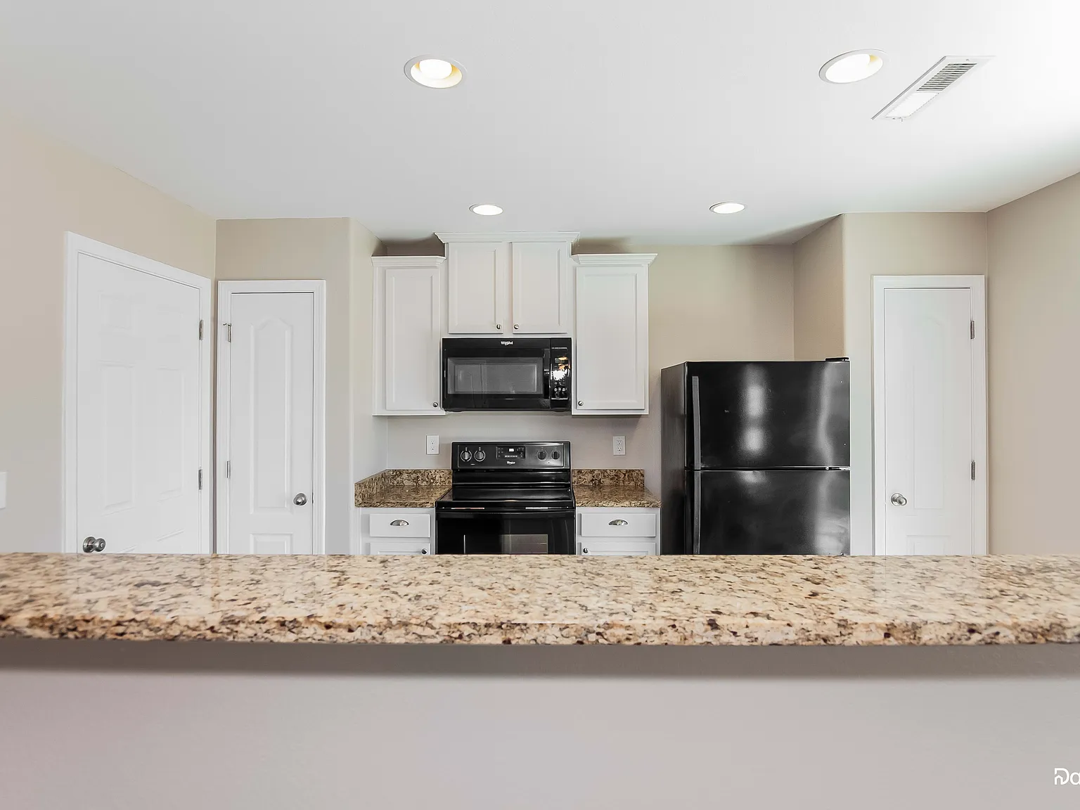 3 bed, 2.5 bath, 1425 sqft, $1,910 — Photo 2