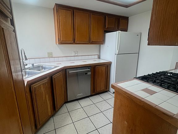 4th image of 1640 23rd St APT 20