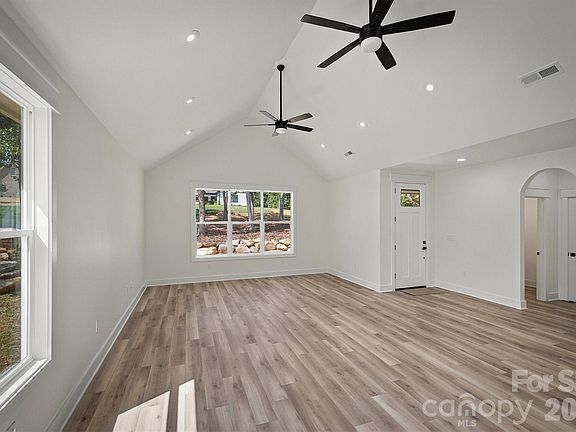 5th image of 1062 Faith Ct