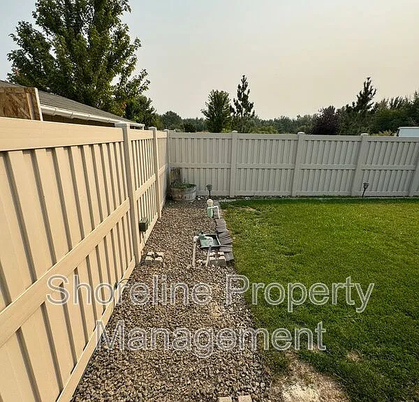 511 Diamond Lake St — Photo 20