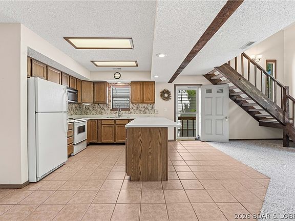 5th image of 230 Hickory Rd