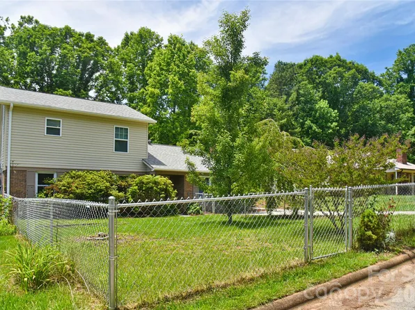 115 Wicklow Dr, Asheville, NC 28806