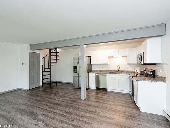 4th image of 23 Jamaica Colony APT 4