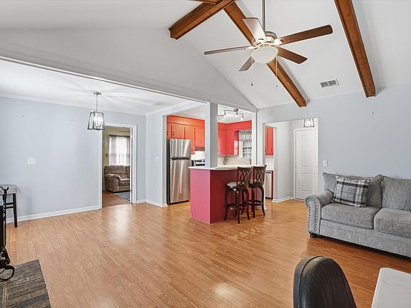 4th image of 218 Village Green Cir