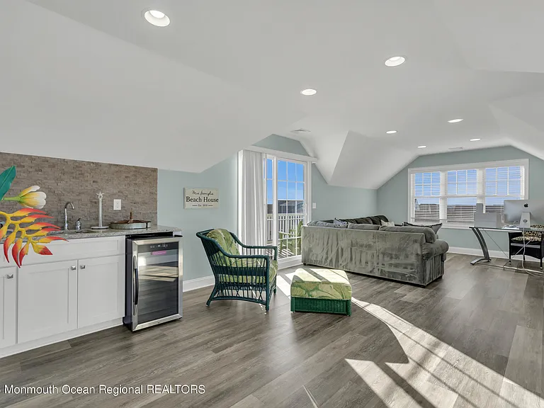 411 Harding Ave — Photo 43