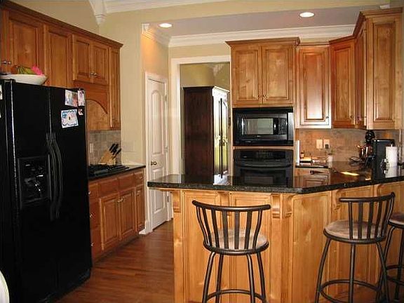 Kitchen breakfast bar