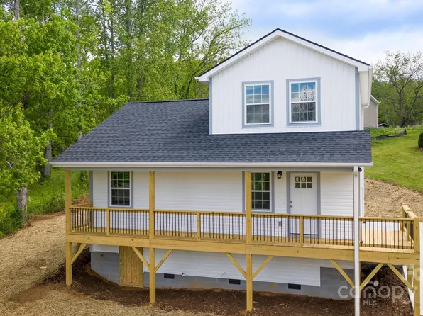 215 Sycamore Farm Dr, Leicester, NC 28748