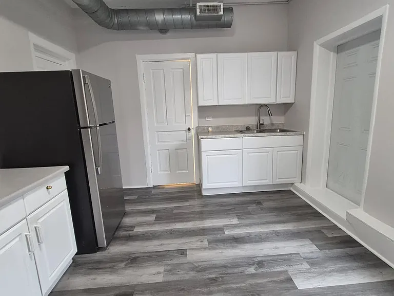 2219 S Oakley Ave #1F — Photo 5