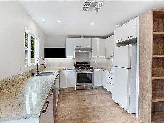 2nd image of 22934 Roscoe Blvd