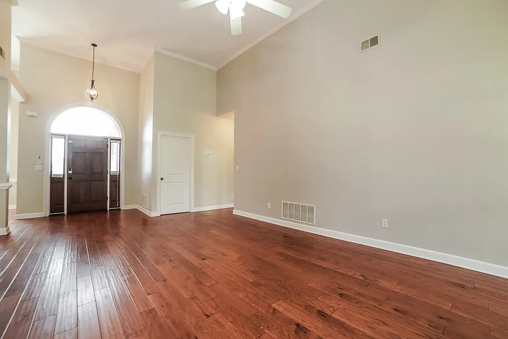 3 bed, 2.0 bath, 1843 sqft, $2,980 — Photo 3