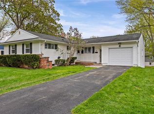 15 Valley Brook Rd, Penfield, NY 14526