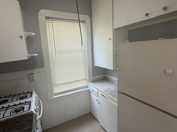 3rd image of 646 Birch St #2