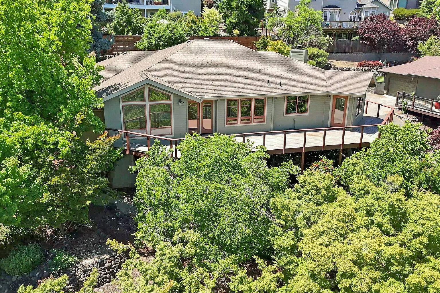 135 Scenic Dr photo 1