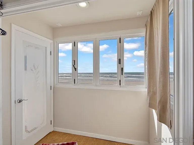 3911 Ocean Front Walk — Photo 16