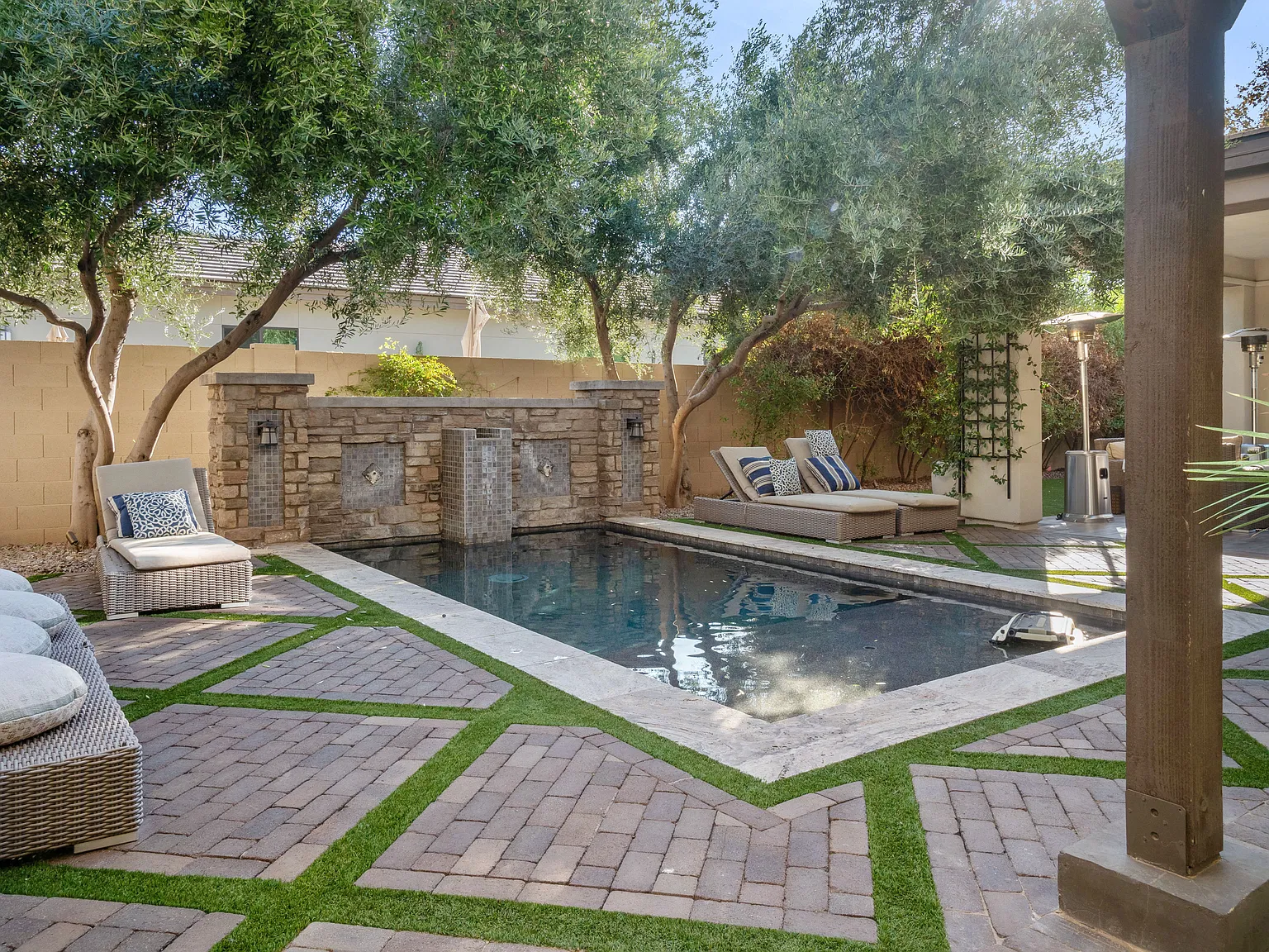 3857 E Mead Dr — Photo 2