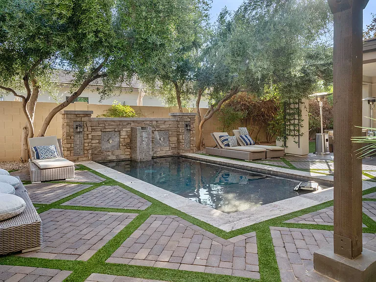 3857 E Mead Dr — Photo 2