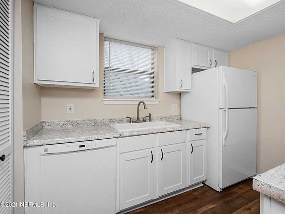 4th image of 5583 Greatpine Ln S