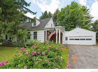 8260 Center Rd, Holland, NY 14080
