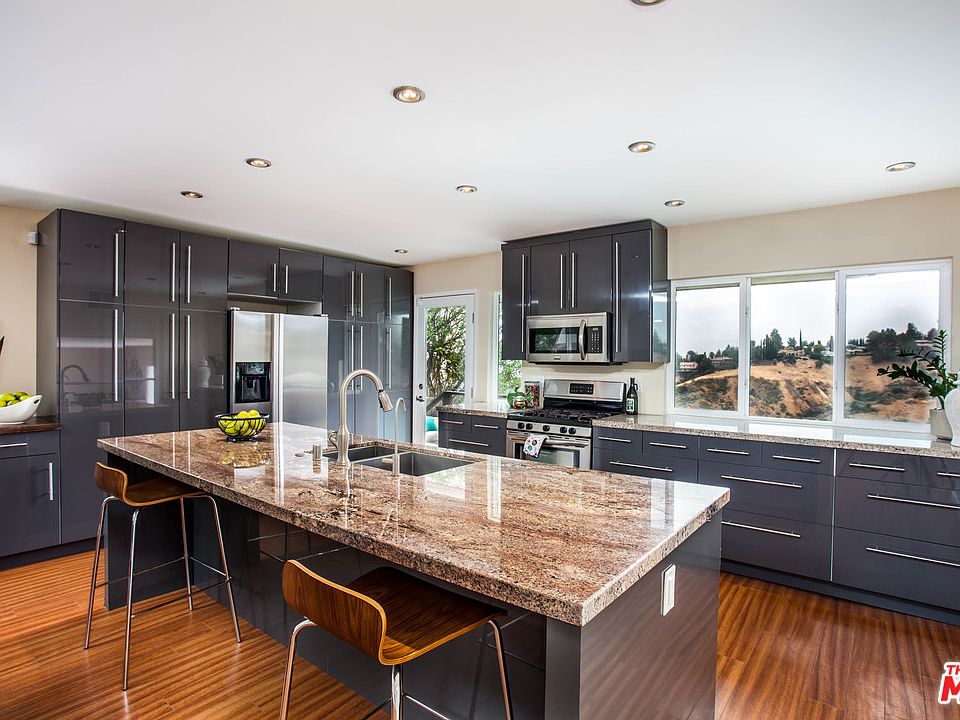 1st image of 4574 Winnetka Ave