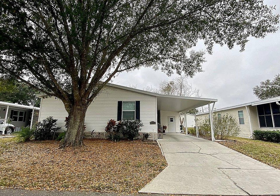 1st image of 965 Hyde Park Cir