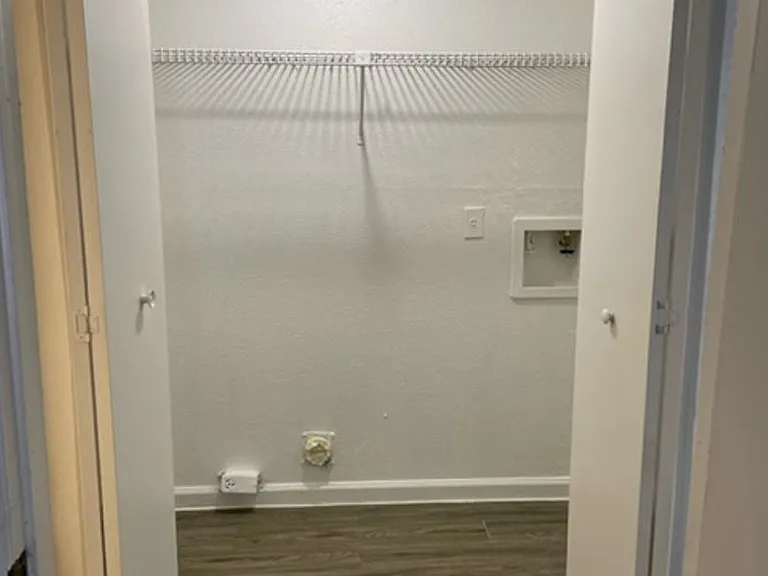 Emerald Cove Apartments — Photo 115