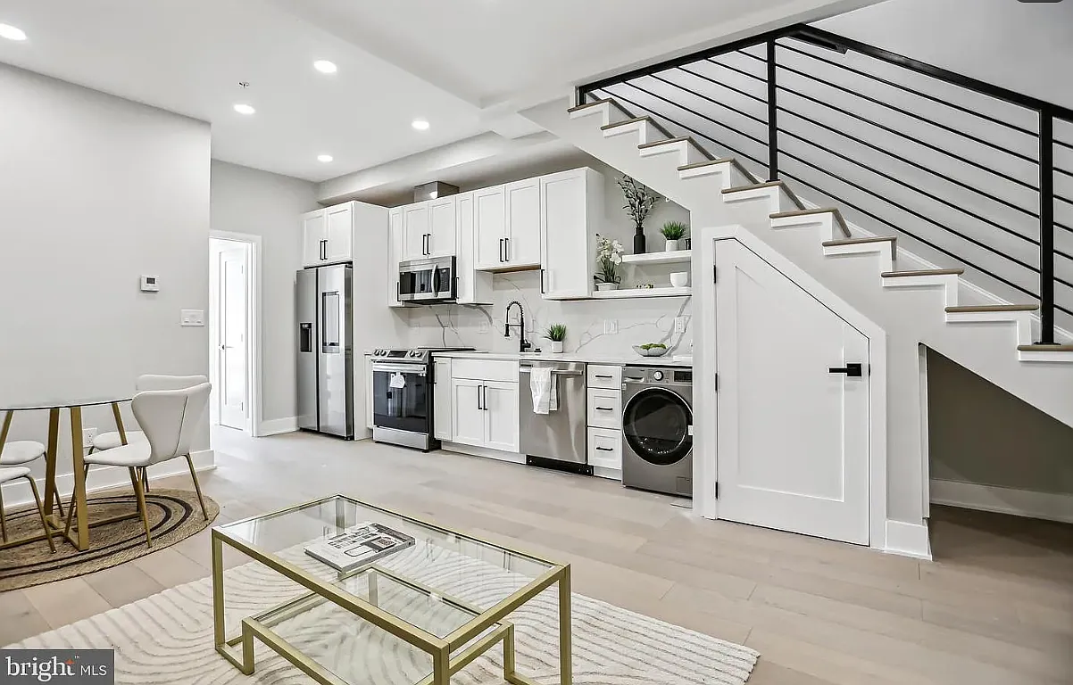 3 bed, 1200 sqft, $4,500 — Photo 1