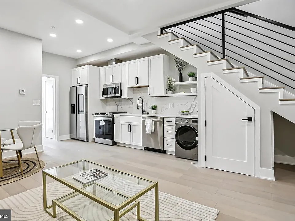 611 Kennedy St NW #402
