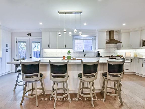 5th image of 58 Collings Ave
