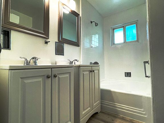 Upstairs full bathroom