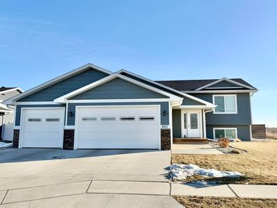 2413 S Lawson St, Aberdeen, SD, 57401