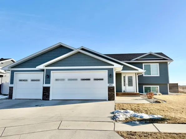 2413 S Lawson St, Aberdeen, SD 57401