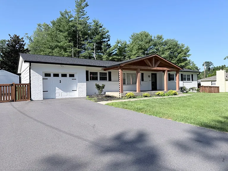 18 Carjen Ave — Photo 4