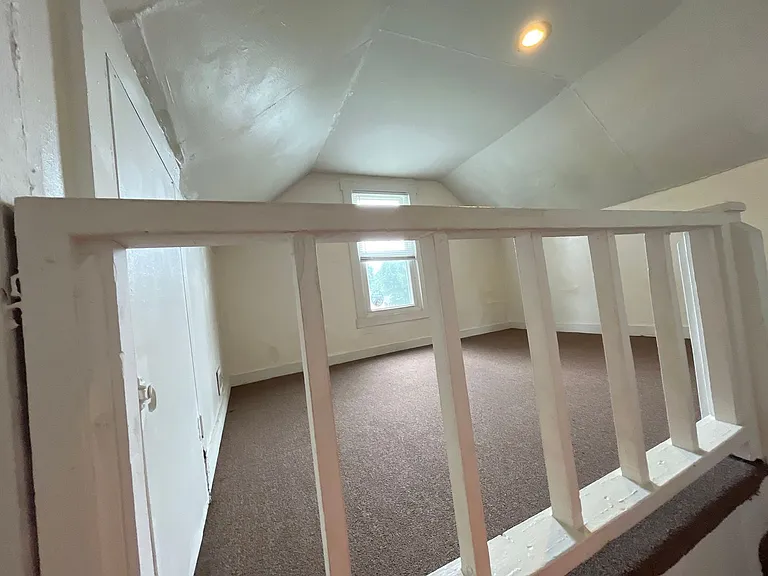 411 Florence St — Photo 13
