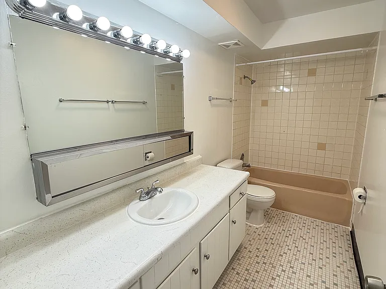 520 Mill Rd #1K — Photo 15
