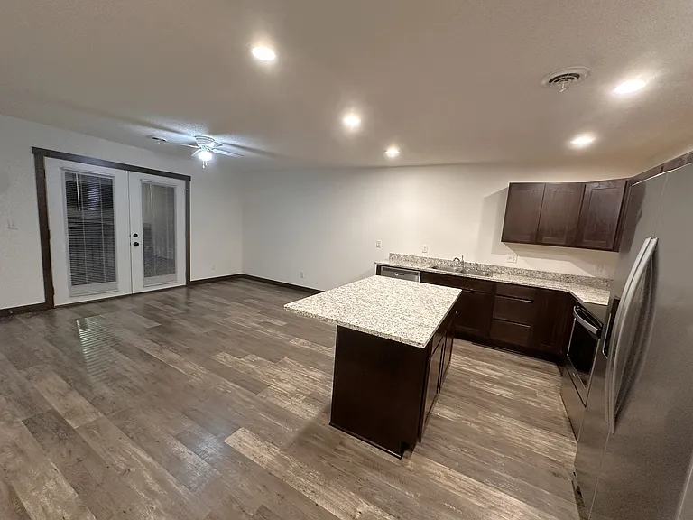 360 N Knowles Ave #B — Photo 7