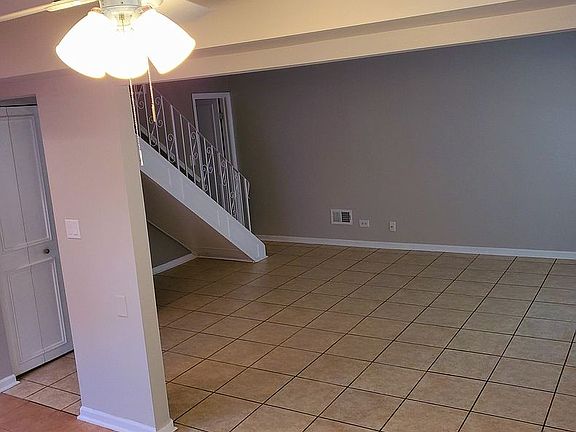 5th image of 1784 Queensbury Cir