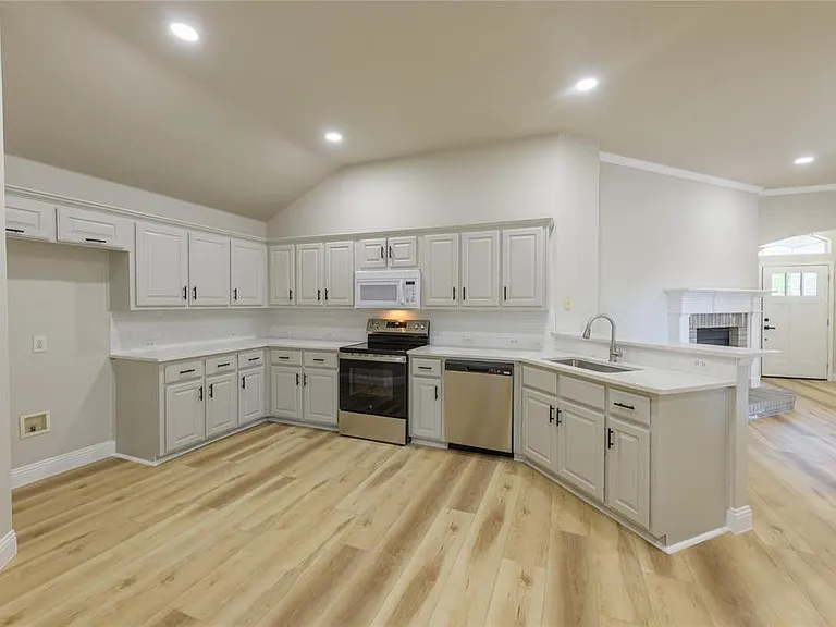 3304 Felicia Ct — Photo 22