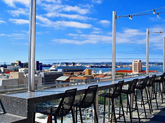 3rd image of 553 W Date St #708