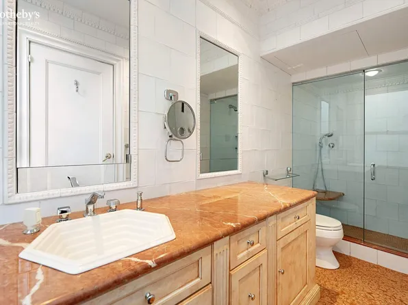 1040 Fifth Avenue image 11 of 15