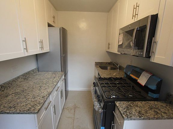 4th image of 10101 67th Dr APT 4F