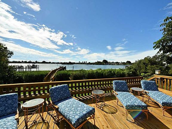 5th image of 411 Yacht Harbor Dr