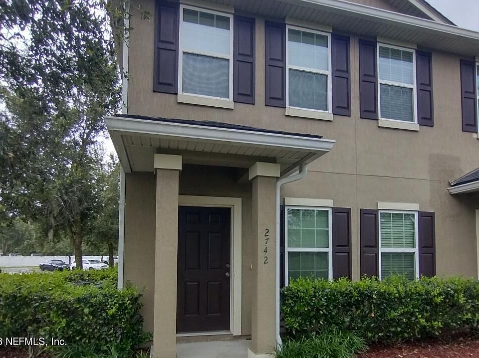 1st image of 2742 Hollybrook Ln