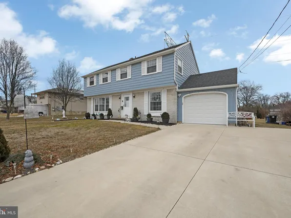 702 Hilltop Rd, Cinnaminson, NJ 08077