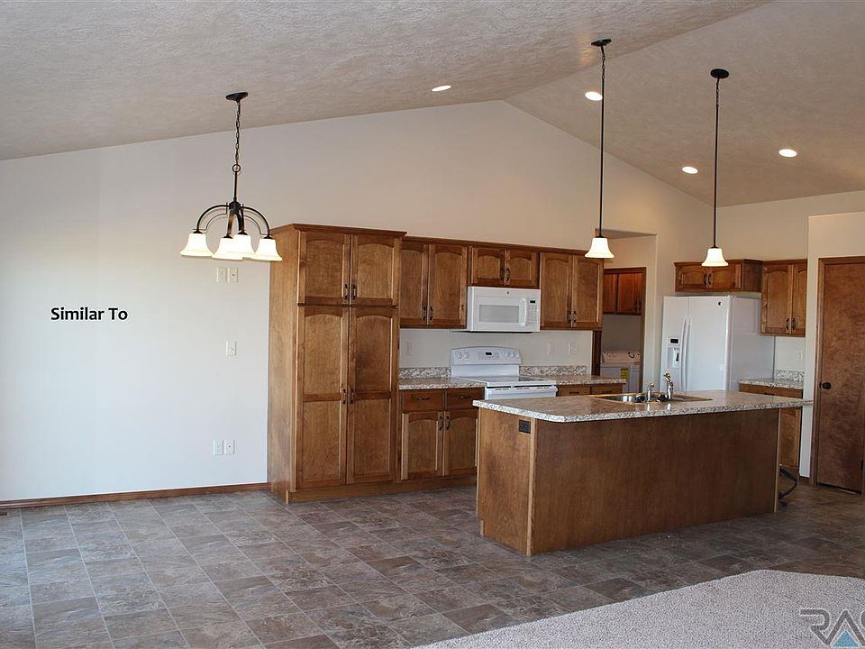 2nd image of 6021 W Bloomfield Pl