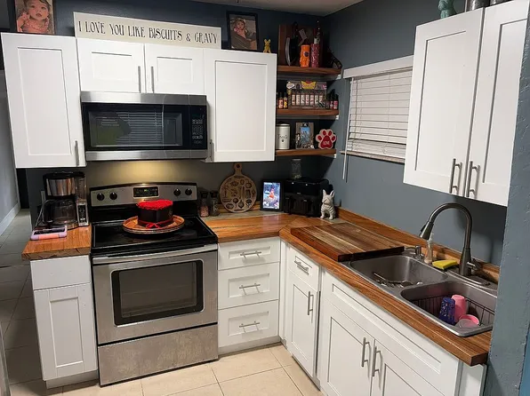 3675 42nd Ave N, Saint Petersburg, FL 33714