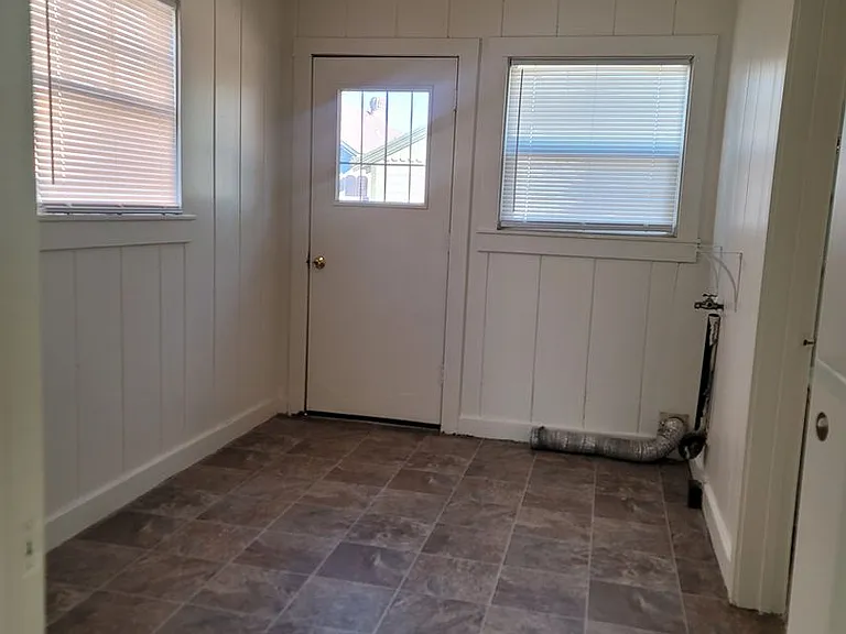 351 W I St — Photo 12