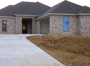 113 Madisonville Dr, Canton, MS 39046